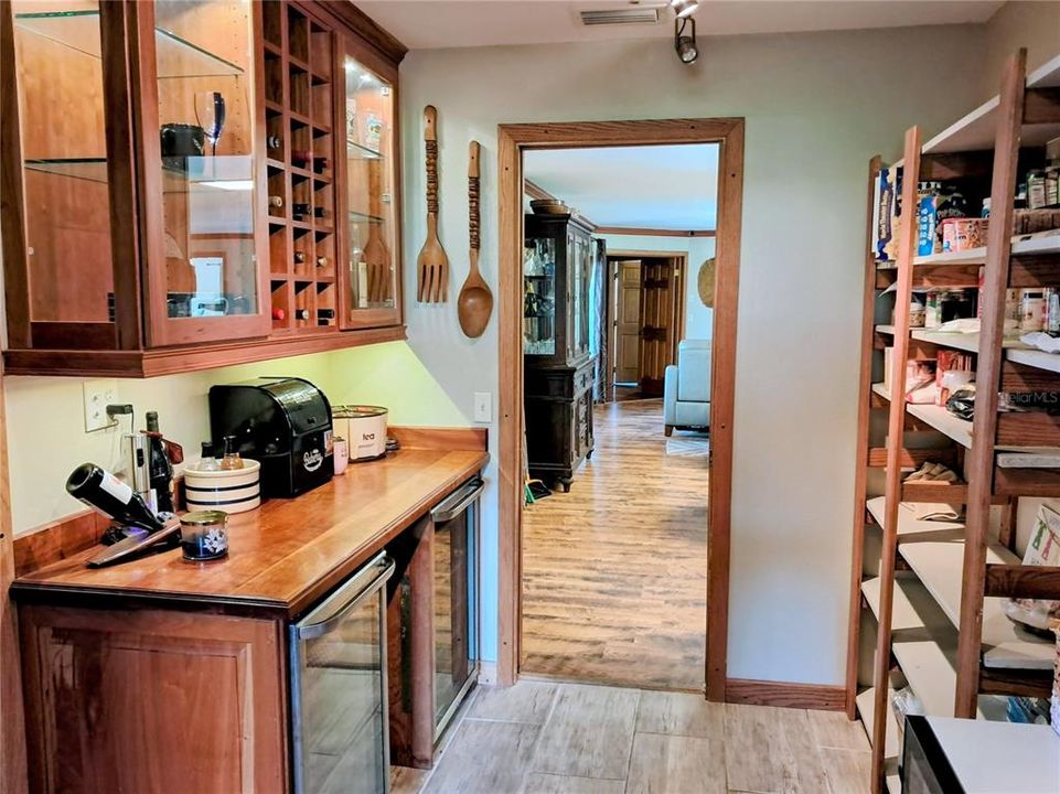 Active With Contract: $565,000 (2 beds, 3 baths, 2387 Square Feet)