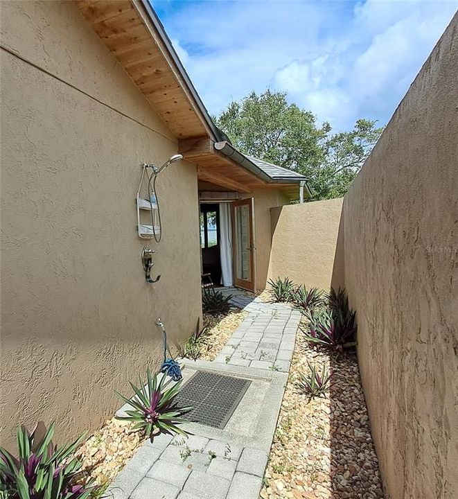 Active With Contract: $565,000 (2 beds, 3 baths, 2387 Square Feet)