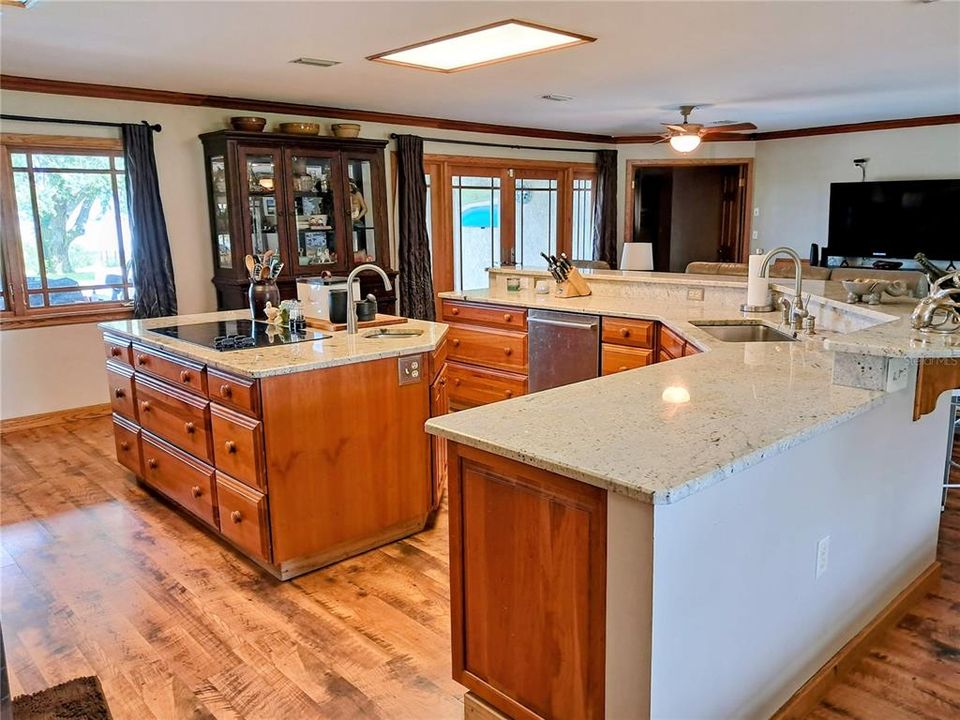 Active With Contract: $565,000 (2 beds, 3 baths, 2387 Square Feet)