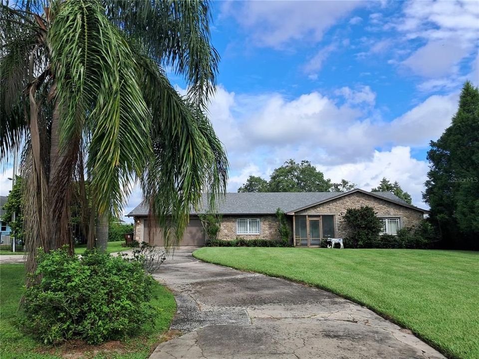 Active With Contract: $565,000 (2 beds, 3 baths, 2387 Square Feet)