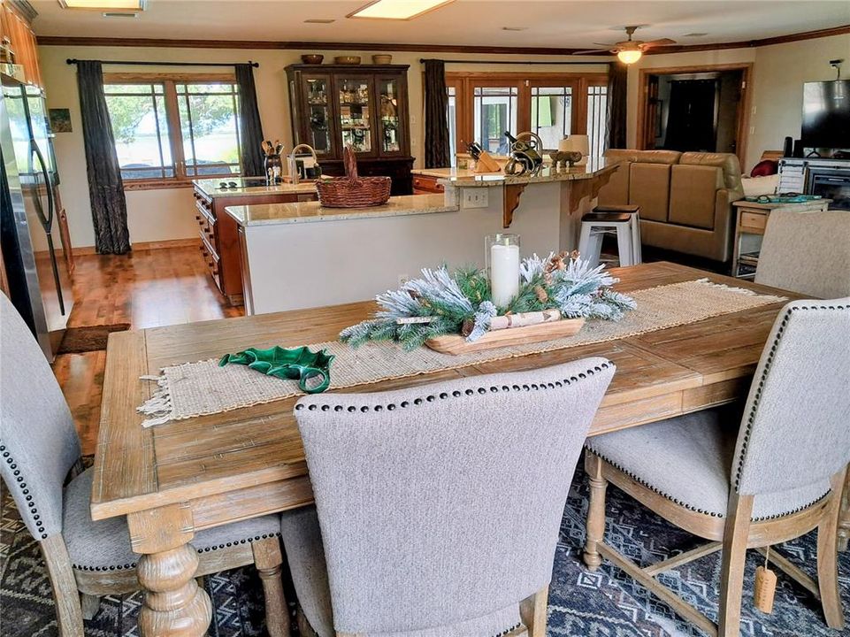 Active With Contract: $565,000 (2 beds, 3 baths, 2387 Square Feet)