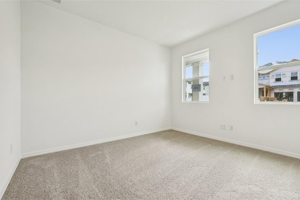 Под контрактом: $594,990 (3 спален, 2 ванн, 1791 Квадратных фут)