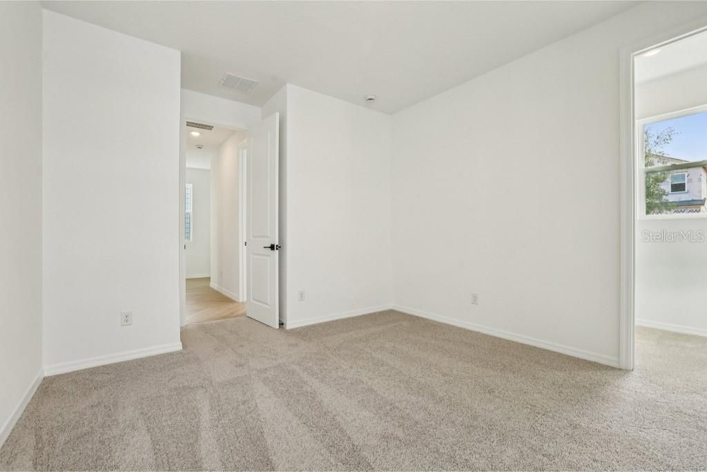 Под контрактом: $594,990 (3 спален, 2 ванн, 1791 Квадратных фут)