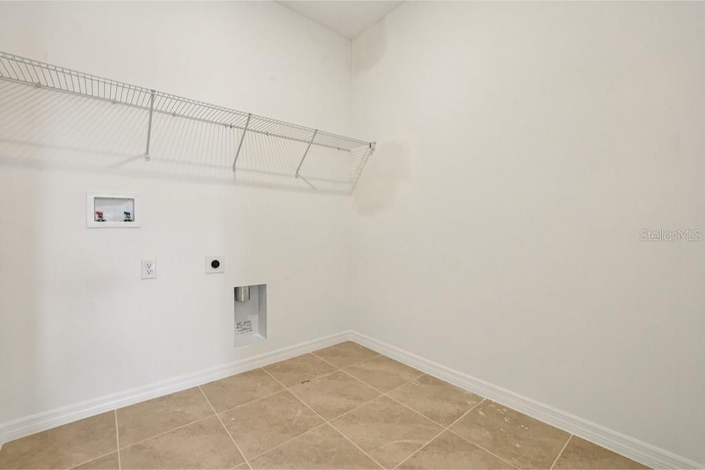 Под контрактом: $594,990 (3 спален, 2 ванн, 1791 Квадратных фут)