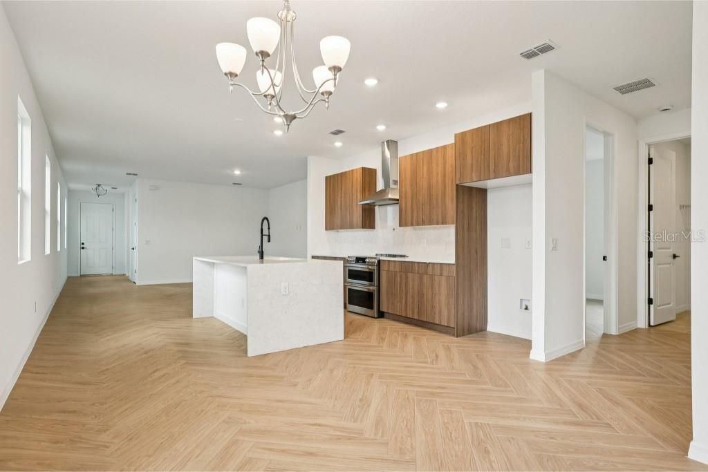 Под контрактом: $594,990 (3 спален, 2 ванн, 1791 Квадратных фут)