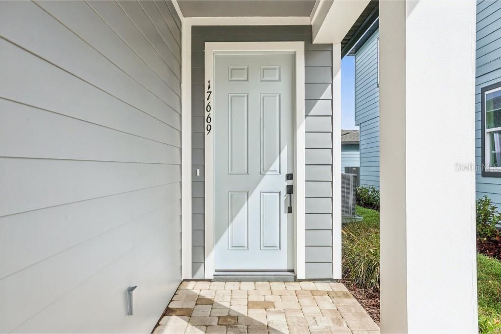 Под контрактом: $594,990 (3 спален, 2 ванн, 1791 Квадратных фут)