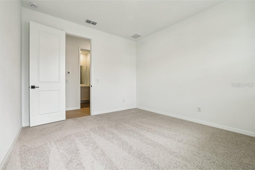 Под контрактом: $594,990 (3 спален, 2 ванн, 1791 Квадратных фут)