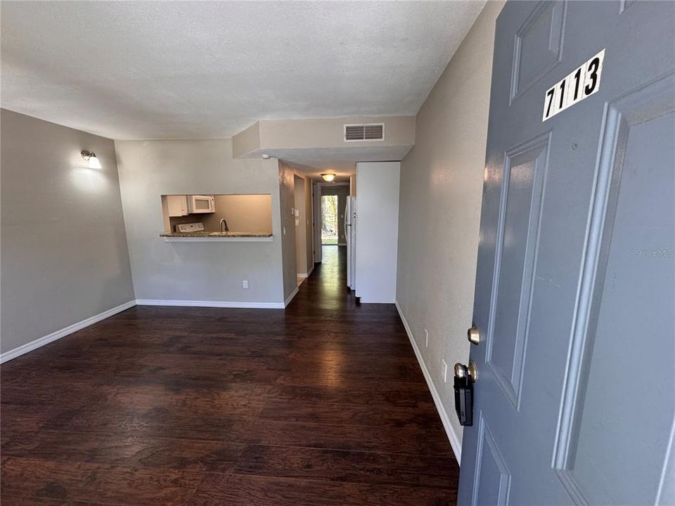 For Sale: $120,000 (1 beds, 1 baths, 504 Square Feet)