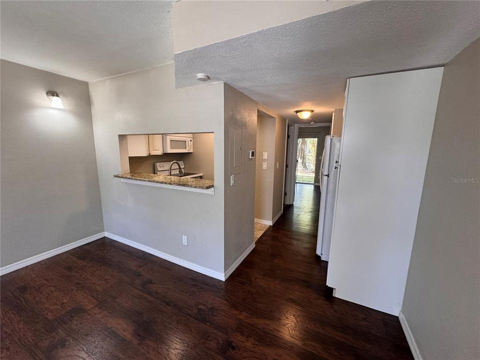 For Sale: $120,000 (1 beds, 1 baths, 504 Square Feet)
