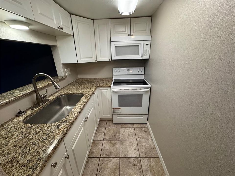 For Sale: $120,000 (1 beds, 1 baths, 504 Square Feet)