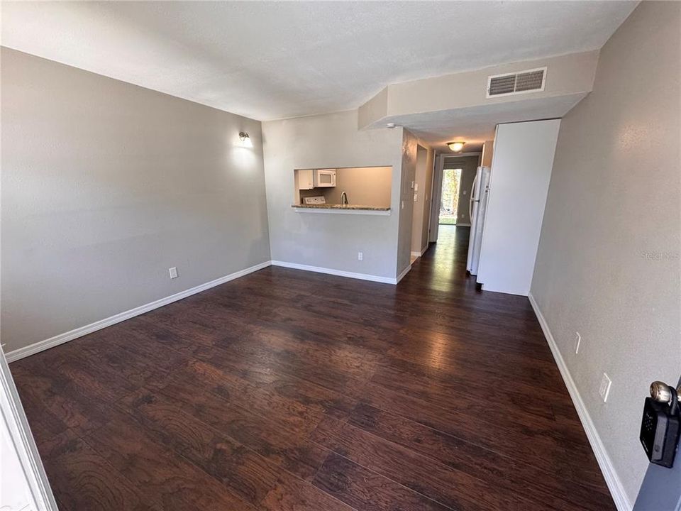 For Sale: $120,000 (1 beds, 1 baths, 504 Square Feet)