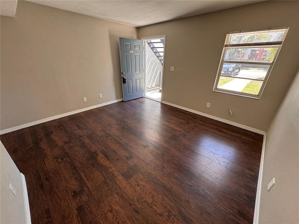 For Sale: $120,000 (1 beds, 1 baths, 504 Square Feet)