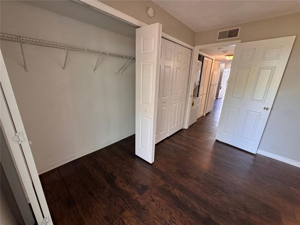 For Sale: $120,000 (1 beds, 1 baths, 504 Square Feet)