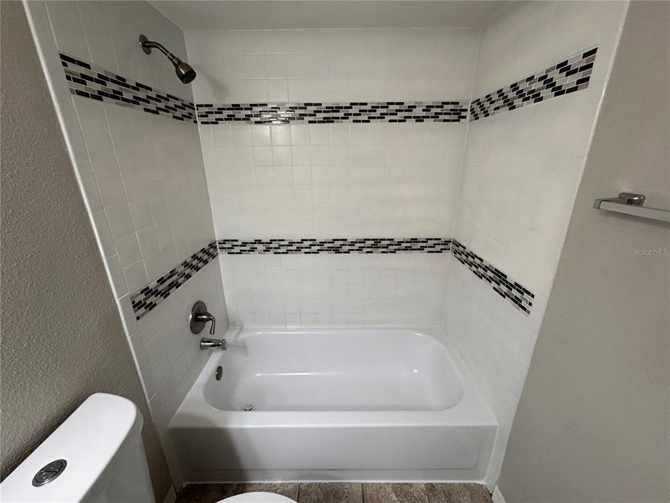 For Sale: $120,000 (1 beds, 1 baths, 504 Square Feet)