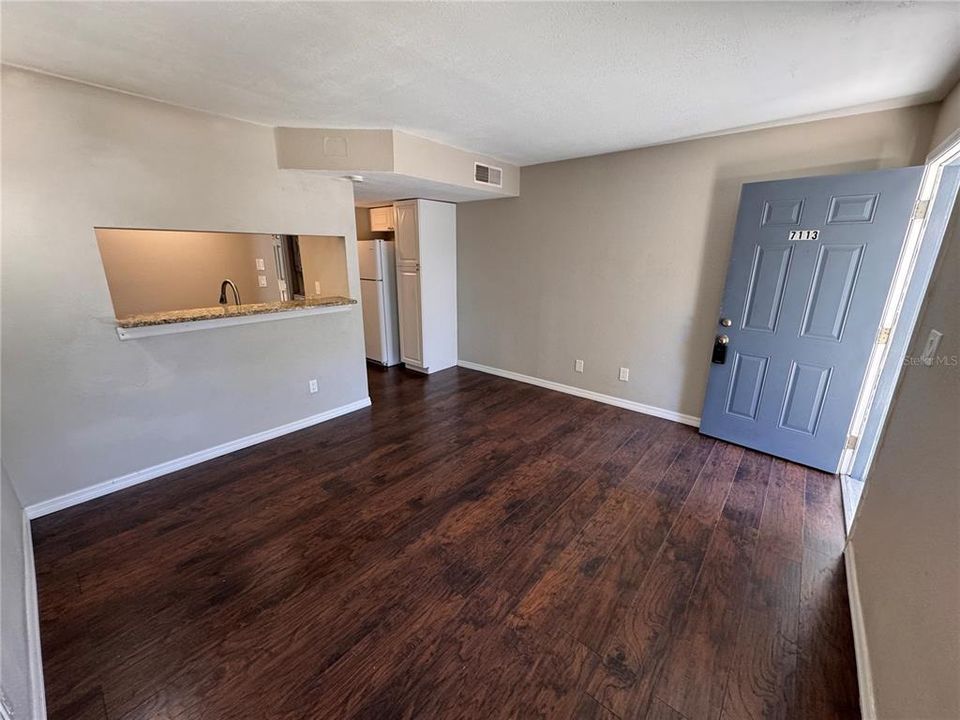 For Sale: $120,000 (1 beds, 1 baths, 504 Square Feet)