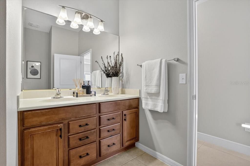 На продажу: $649,900 (5 спален, 3 ванн, 3430 Квадратных фут)