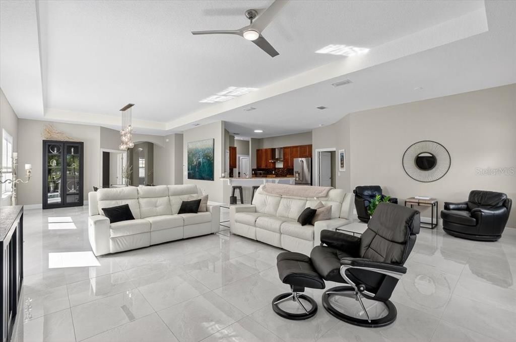 На продажу: $649,900 (5 спален, 3 ванн, 3430 Квадратных фут)