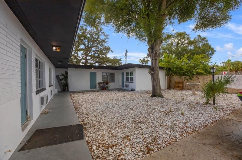 Под контрактом: $975,000 (6 спален, 0 ванн, 2160 Квадратных фут)