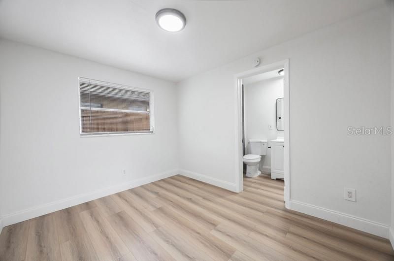 Под контрактом: $975,000 (6 спален, 0 ванн, 2160 Квадратных фут)