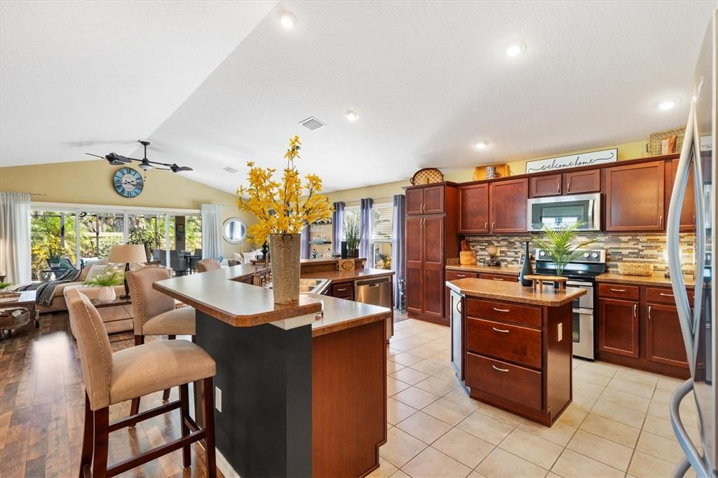 Active With Contract: $489,900 (3 beds, 2 baths, 1695 Square Feet)