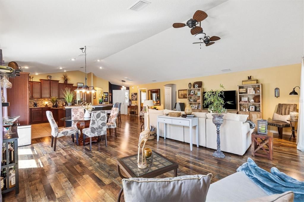 Active With Contract: $489,900 (3 beds, 2 baths, 1695 Square Feet)