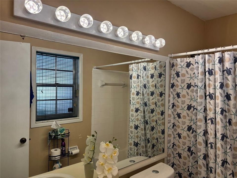 合同活跃: $275,000 (3 贝兹, 2 浴室, 1270 平方英尺)