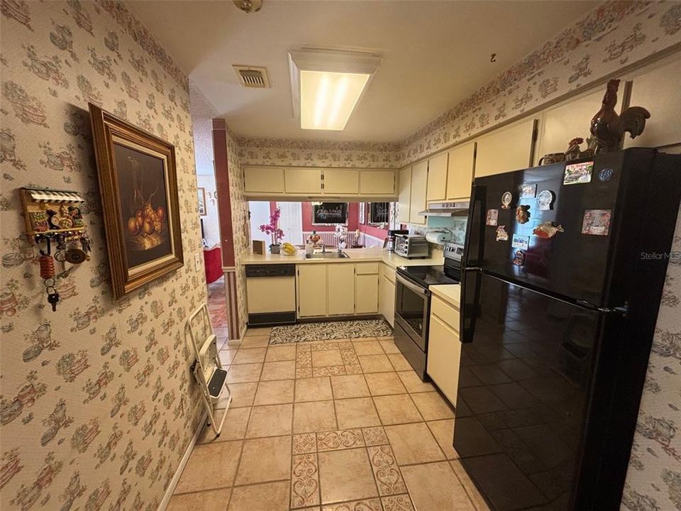 合同活跃: $275,000 (3 贝兹, 2 浴室, 1270 平方英尺)