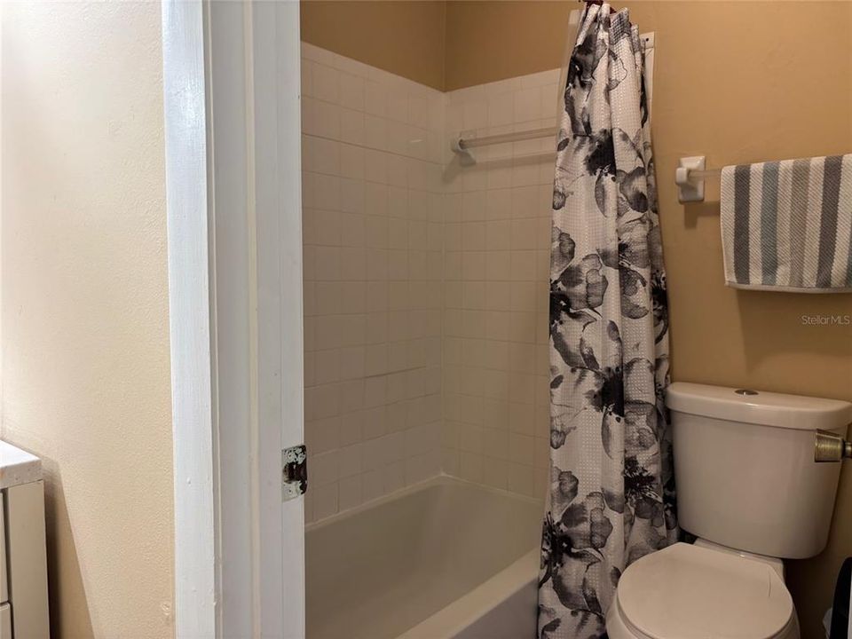 合同活跃: $275,000 (3 贝兹, 2 浴室, 1270 平方英尺)