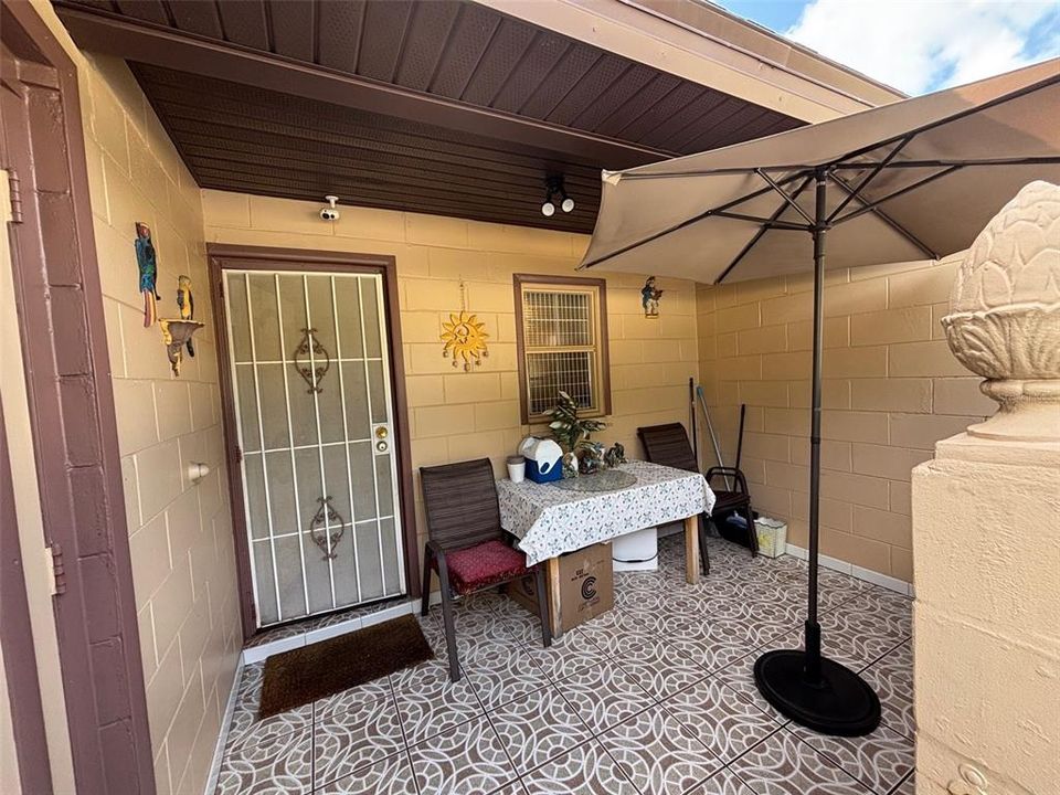 合同活跃: $275,000 (3 贝兹, 2 浴室, 1270 平方英尺)