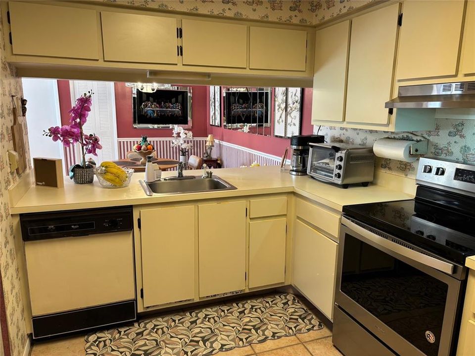 合同活跃: $275,000 (3 贝兹, 2 浴室, 1270 平方英尺)