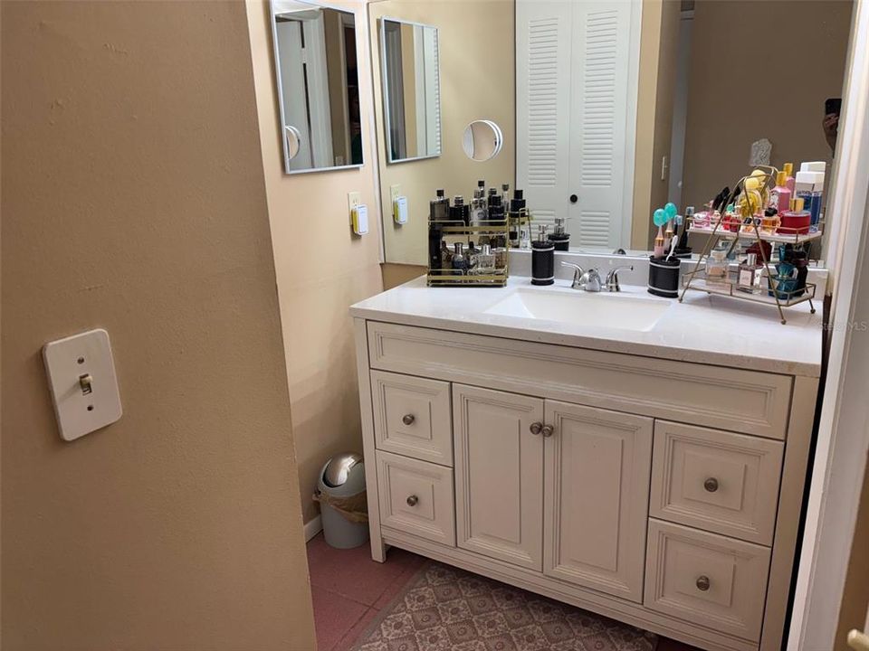 合同活跃: $275,000 (3 贝兹, 2 浴室, 1270 平方英尺)