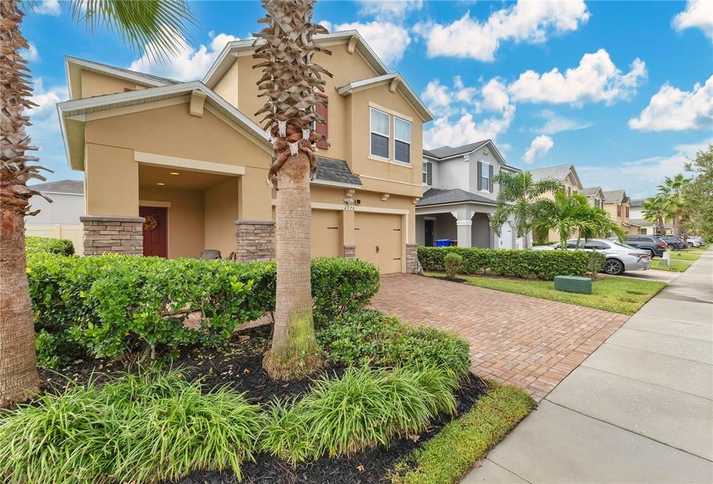 合同活跃: $509,900 (4 贝兹, 2 浴室, 2328 平方英尺)