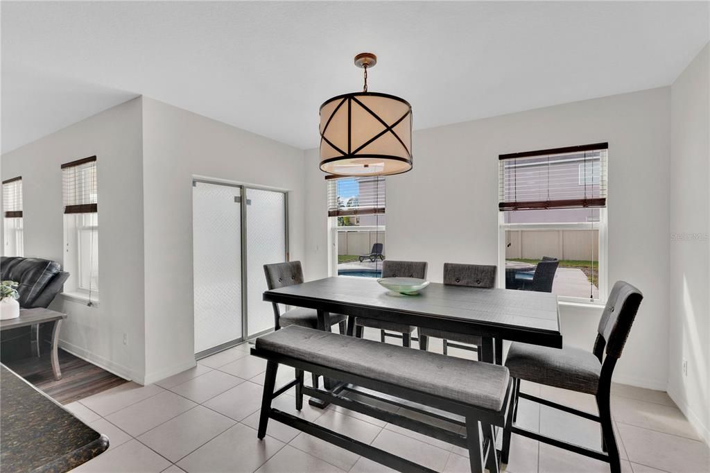 合同活跃: $509,900 (4 贝兹, 2 浴室, 2328 平方英尺)