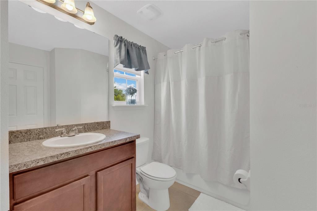 合同活跃: $509,900 (4 贝兹, 2 浴室, 2328 平方英尺)