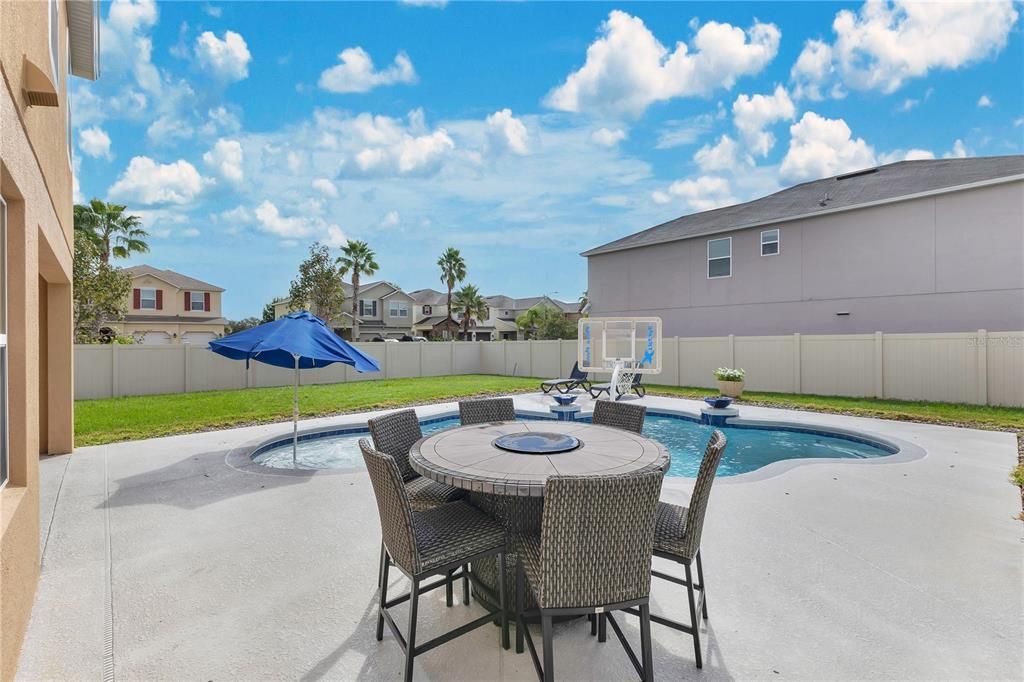 合同活跃: $509,900 (4 贝兹, 2 浴室, 2328 平方英尺)