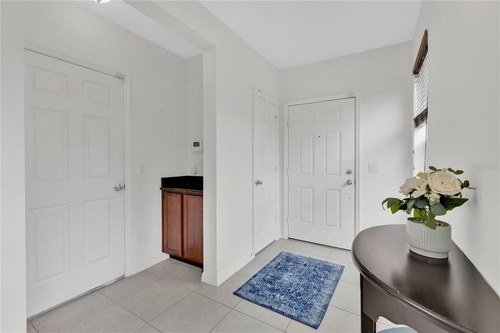 合同活跃: $509,900 (4 贝兹, 2 浴室, 2328 平方英尺)