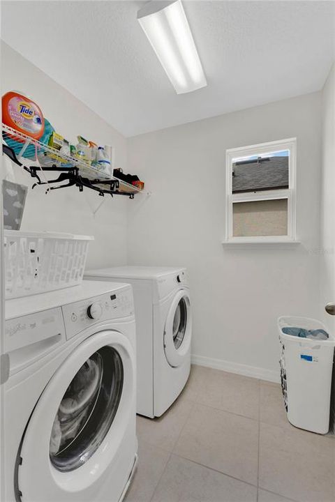 合同活跃: $509,900 (4 贝兹, 2 浴室, 2328 平方英尺)