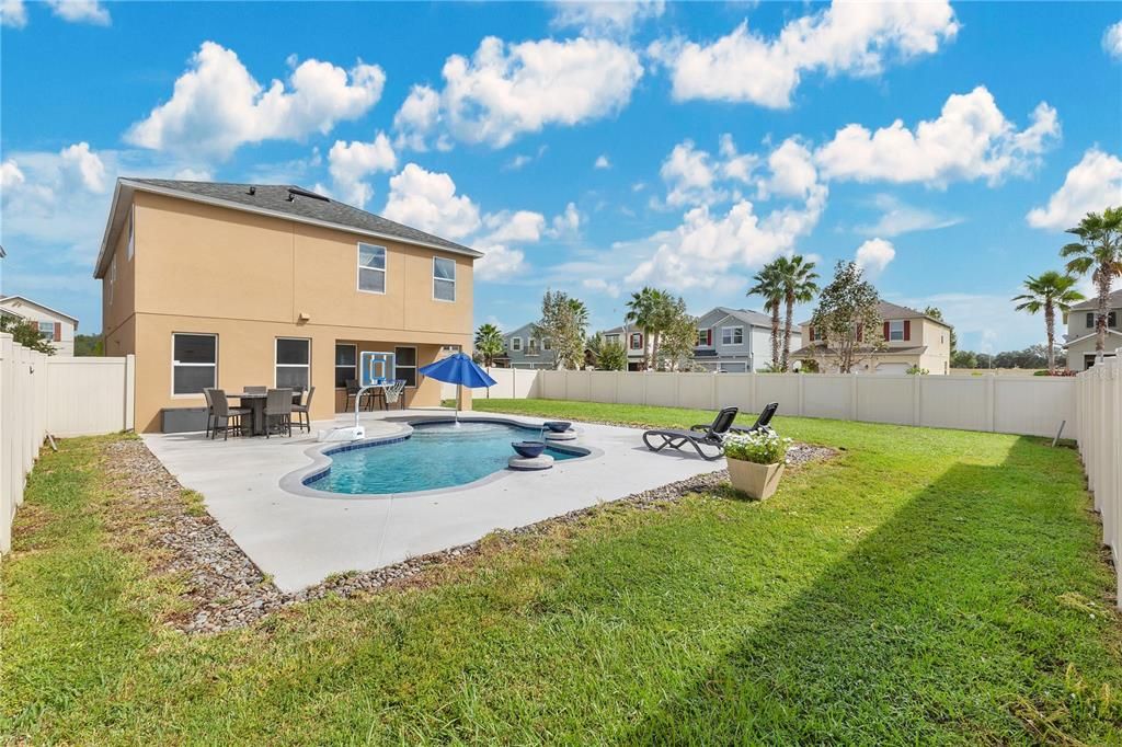 合同活跃: $509,900 (4 贝兹, 2 浴室, 2328 平方英尺)