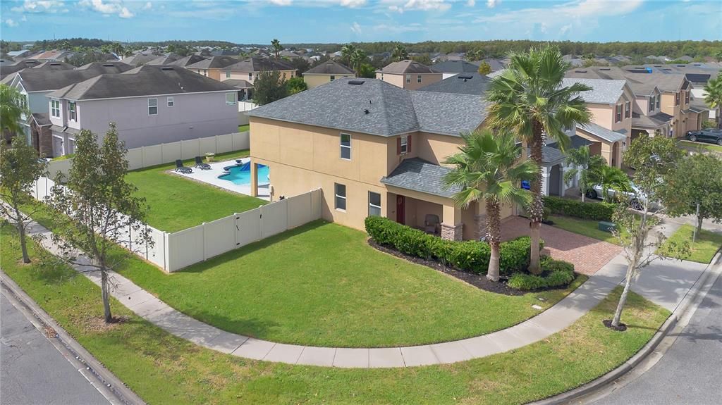 合同活跃: $509,900 (4 贝兹, 2 浴室, 2328 平方英尺)