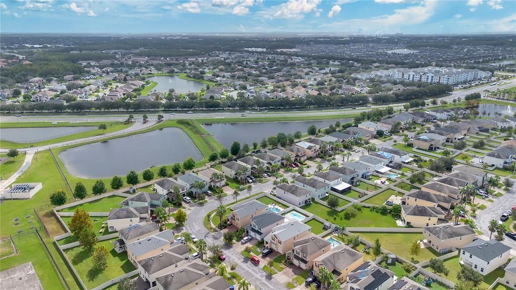 合同活跃: $509,900 (4 贝兹, 2 浴室, 2328 平方英尺)