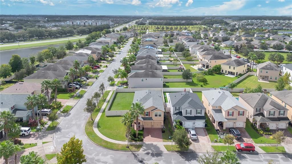 合同活跃: $509,900 (4 贝兹, 2 浴室, 2328 平方英尺)