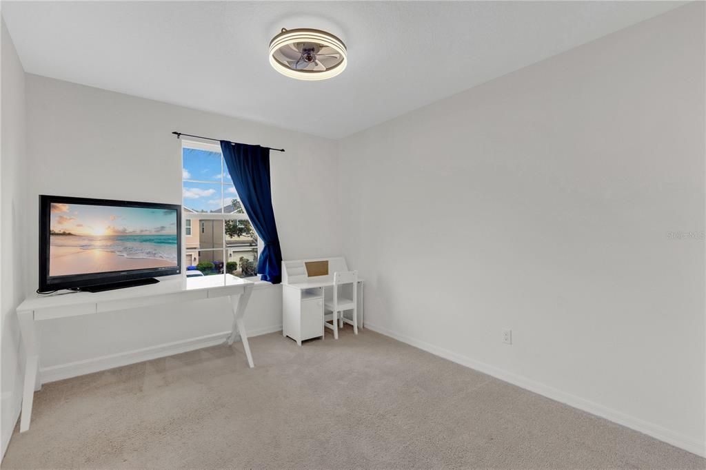 合同活跃: $509,900 (4 贝兹, 2 浴室, 2328 平方英尺)