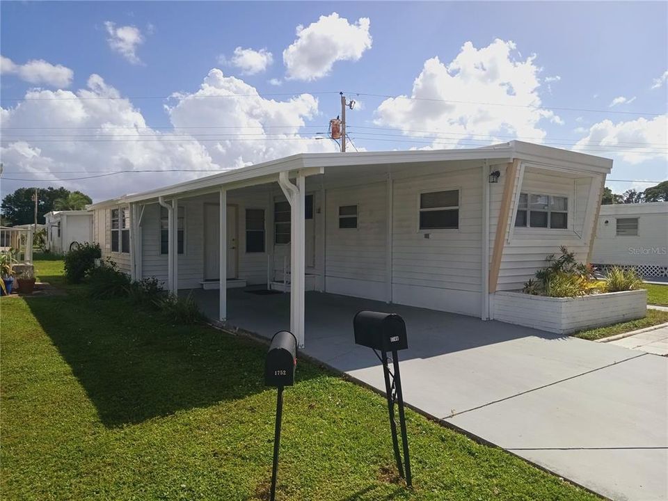 合同活跃: $189,000 (2 贝兹, 2 浴室, 1142 平方英尺)