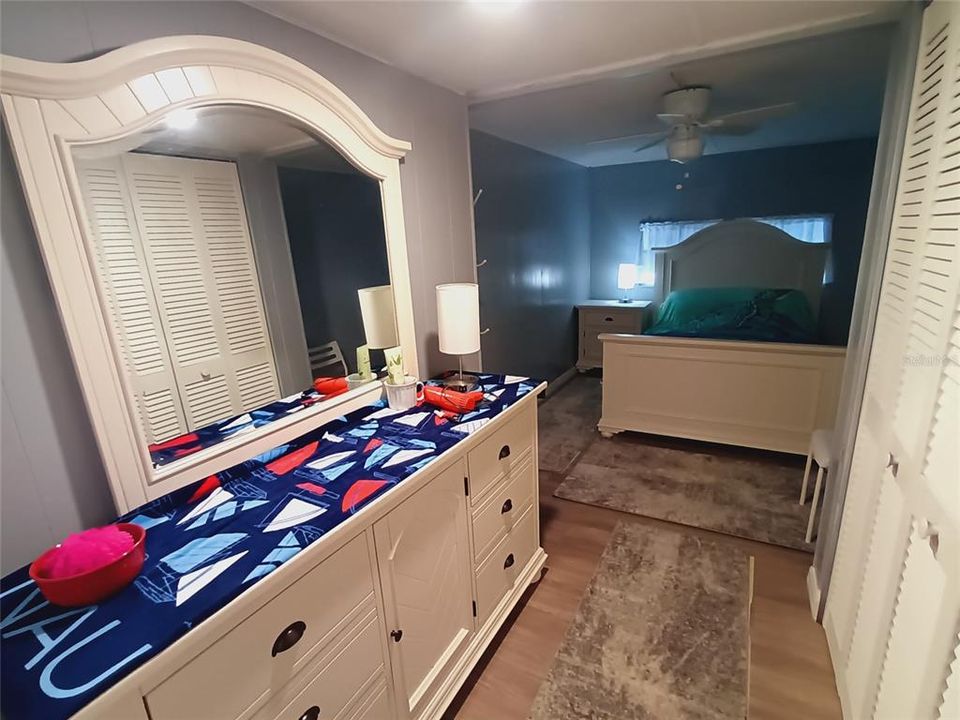 合同活跃: $189,000 (2 贝兹, 2 浴室, 1142 平方英尺)