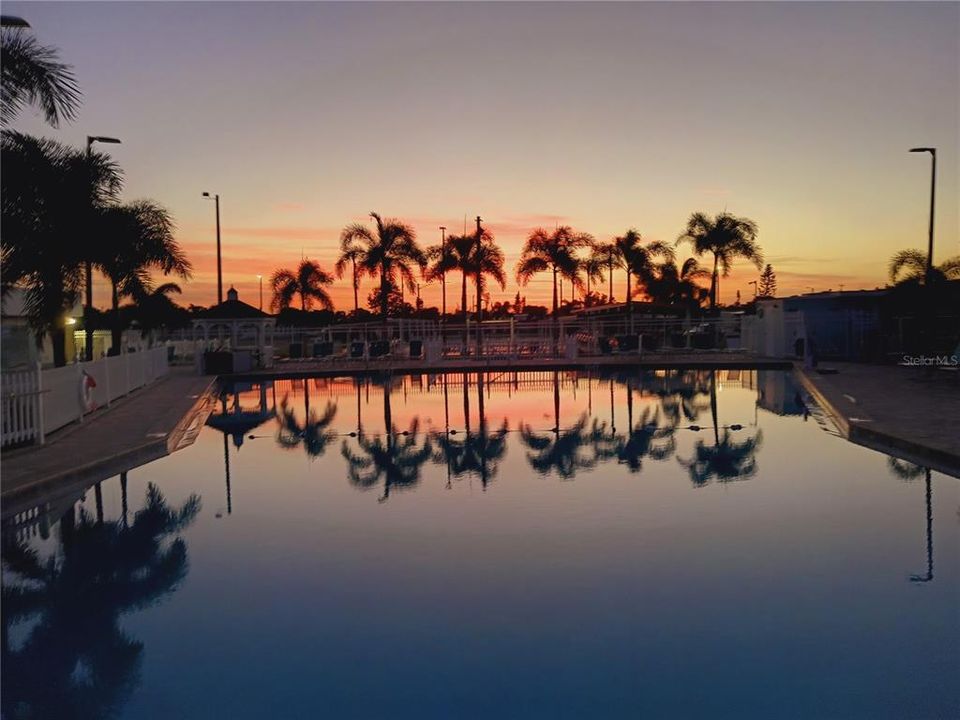 合同活跃: $189,000 (2 贝兹, 2 浴室, 1142 平方英尺)