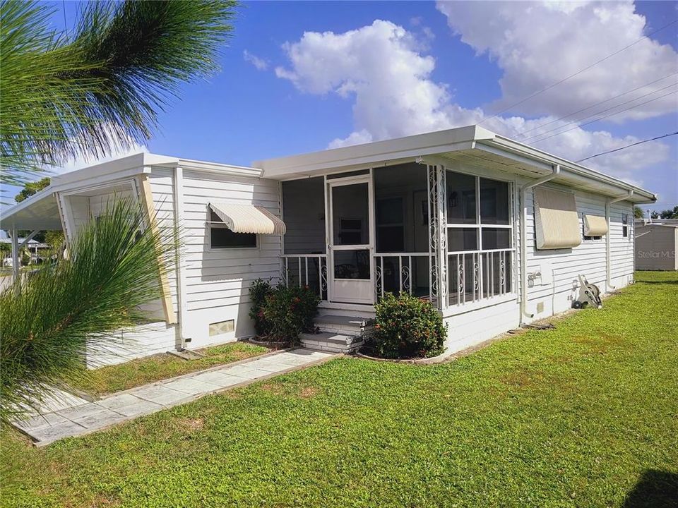 合同活跃: $189,000 (2 贝兹, 2 浴室, 1142 平方英尺)