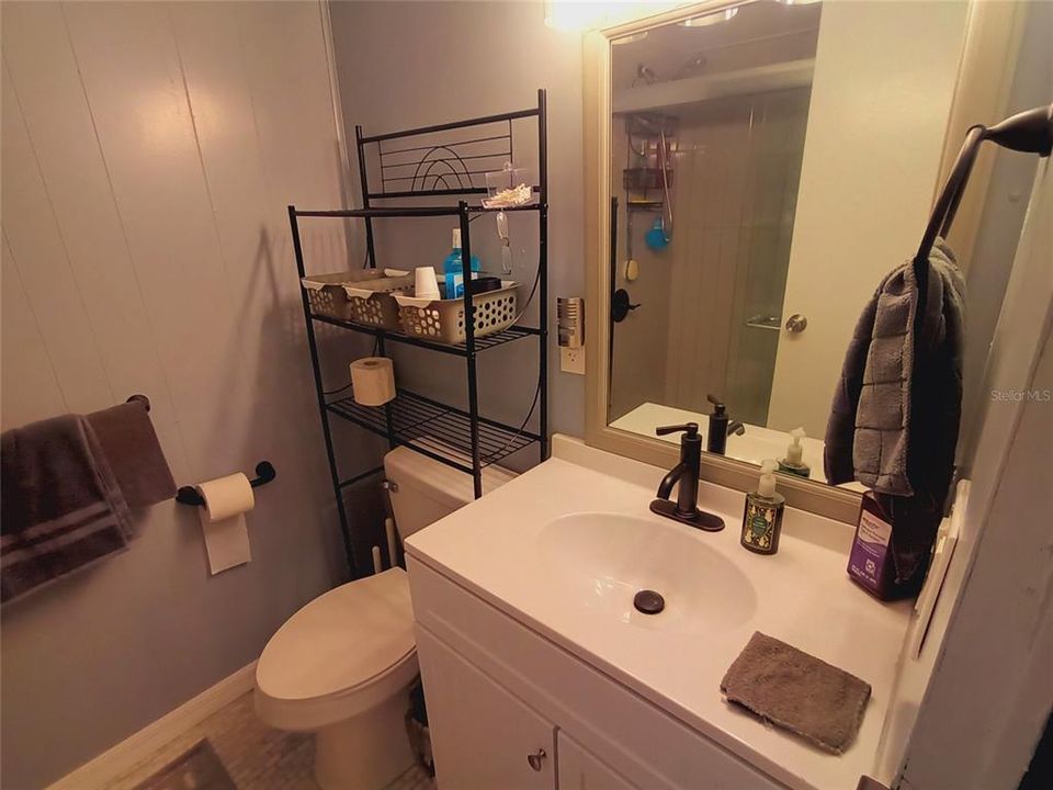 合同活跃: $189,000 (2 贝兹, 2 浴室, 1142 平方英尺)