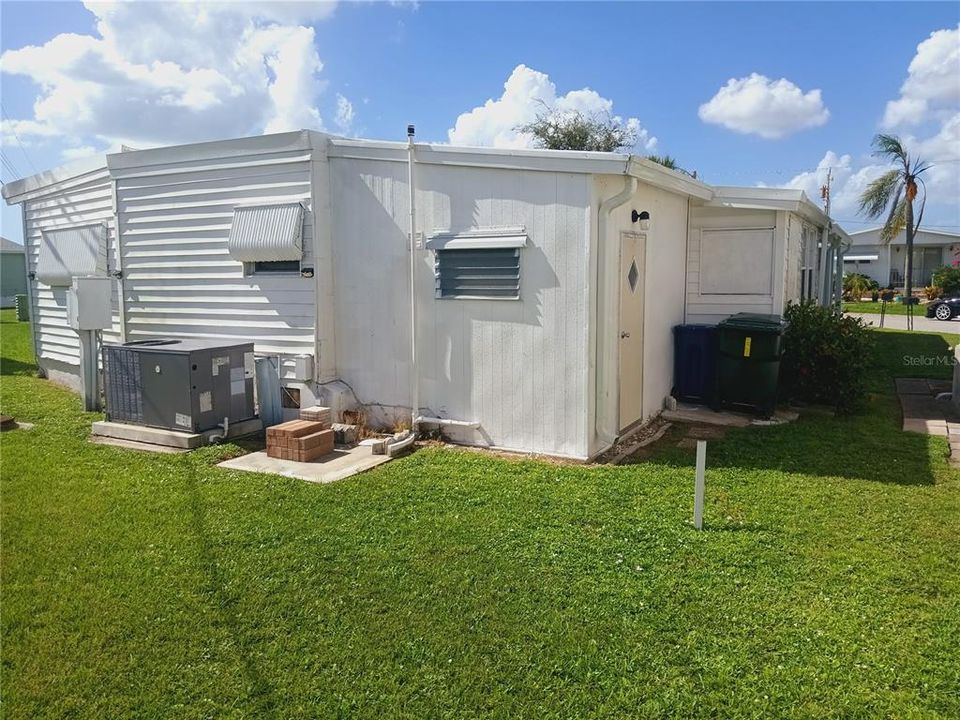 合同活跃: $189,000 (2 贝兹, 2 浴室, 1142 平方英尺)