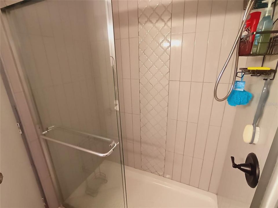 合同活跃: $189,000 (2 贝兹, 2 浴室, 1142 平方英尺)