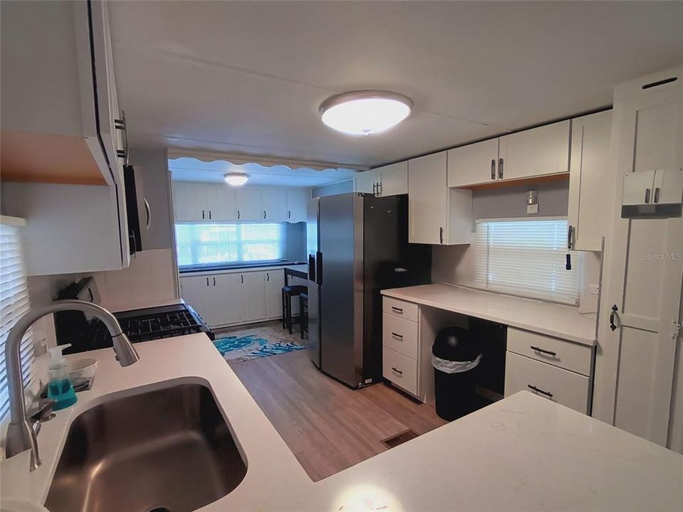 合同活跃: $189,000 (2 贝兹, 2 浴室, 1142 平方英尺)